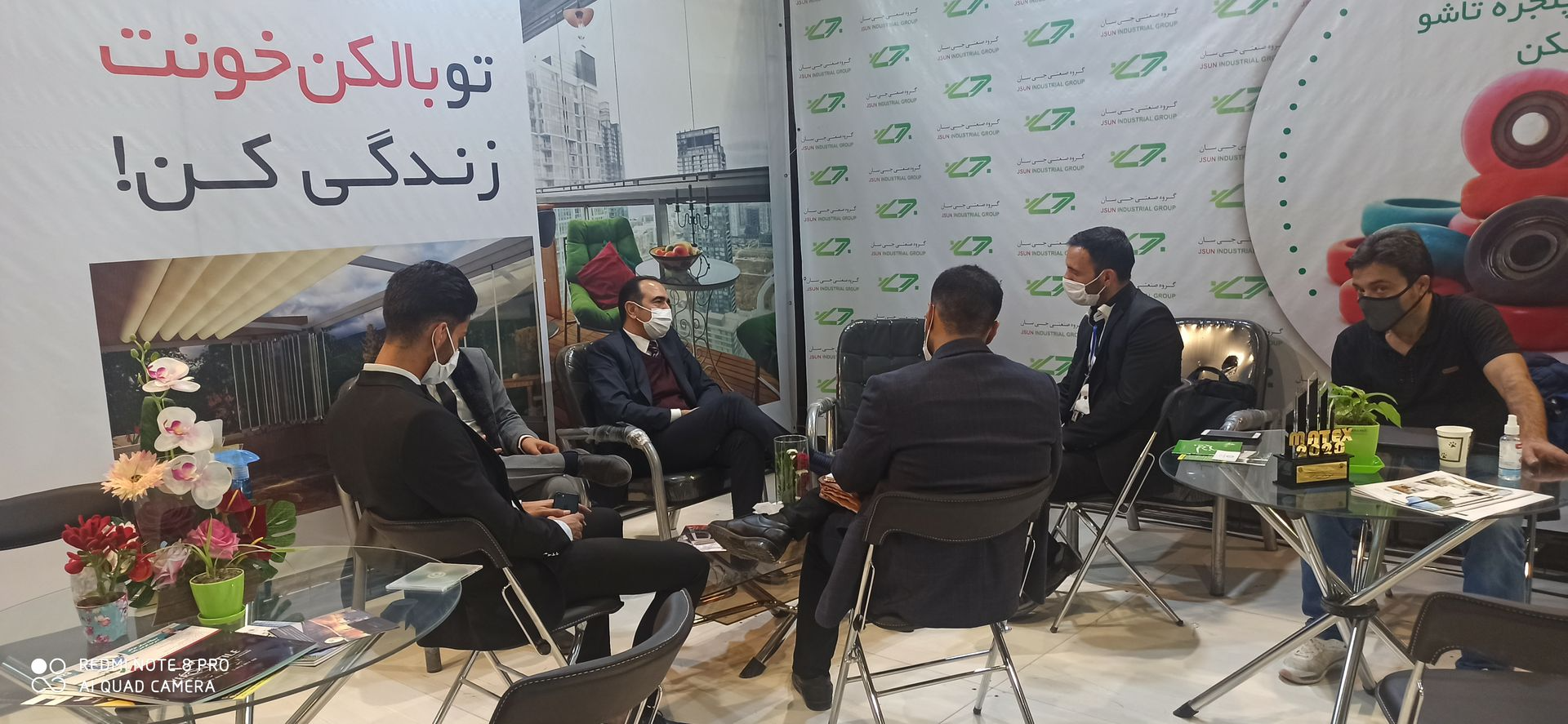 غرفه جیسان در نمایشگاه، نمایش یراق آلات در و پنجره